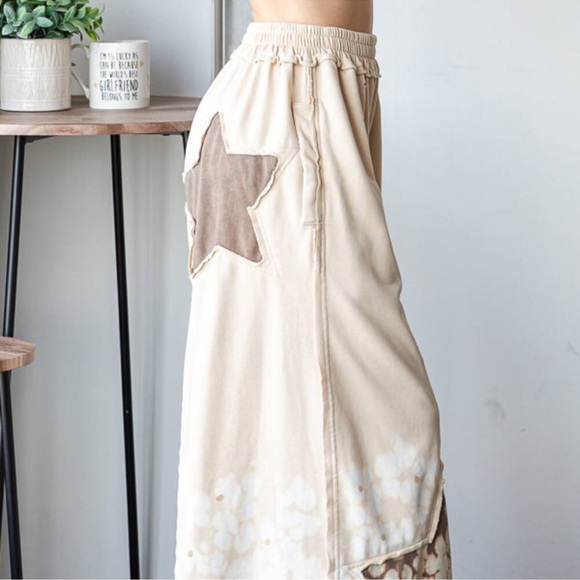 NWOT Oli & Hali Beige Star Pattern Wide-Leg Pants - Picture 7 of 8